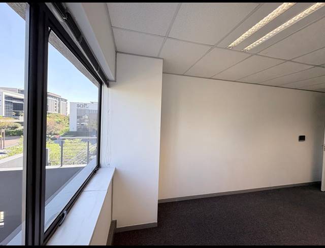 22M² SERVICED OFFICE TO LET IN VORNA VALLEY